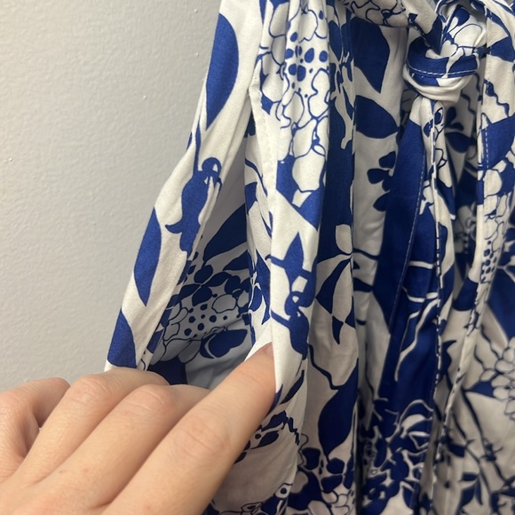 UNTUCKit Blue and White floral Sleeveless Midi shirt Dress - Picture 5 of 5